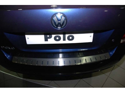 Накладка на задний бампер профилированная с загибом Alu-Frost для Volkswagen Polo 2009-2020 25-3665