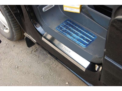 Накладки на внутренние пороги с надписью 2 штуки Alu-Frost для Volkswagen Caravelle/Multivan/T5 Transporter 2003-2015