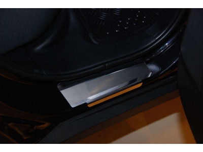 Накладки на внутренние пороги с надписью 4 штуки Alu-Frost для Kia Sportage 2010-2015