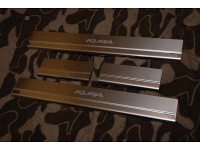 Накладки на внутренние пороги с надписью 4 штуки Alu-Frost для Ford Kuga 2008-2013