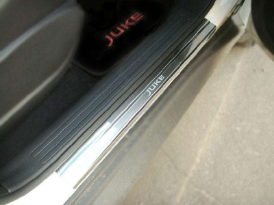 Накладки на внутренние пороги с надписью 4 штуки Alu-Frost для Nissan Juke 2010-2018