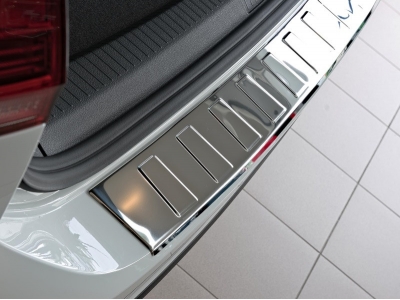 Накладка на задний бампер Croni трапеция на седан для Volkswagen Passat B8 2015-2021