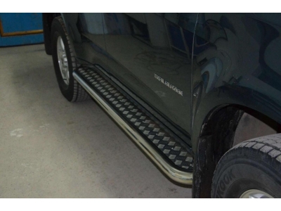 Пороги с площадкой алюминиевый лист 42 мм ОбвесМаг для Chevrolet TrailBlazer 2013-2016