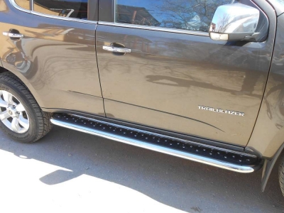 Пороги с площадкой нержавеющий лист 42 мм для Chevrolet TrailBlazer № OM-CHTR13-12