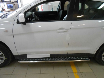 Пороги с площадкой алюминиевый лист 42 мм ОбвесМаг для Mitsubishi ASX 2013-2021