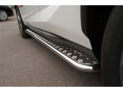 Пороги с площадкой алюминиевый лист 42 мм ОбвесМаг для Mitsubishi L200 2015-2021
