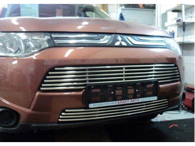 Накладка решётки радиатора 12 мм ОбвесМаг для Mitsubishi Outlander 2012-2014