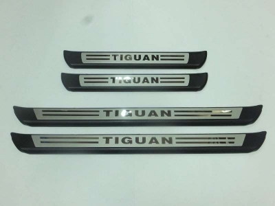 Накладки на дверные пороги вариант 2 OEM Tuning для Volkswagen Tiguan 2007-2016