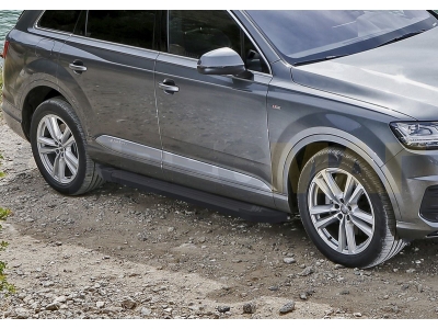 Пороги алюминиевые Rival Black New для Audi Q7 2015-2021