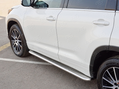 Пороги с площадкой нержавеющий лист 42 мм РусСталь для Toyota Highlander 2017-2020