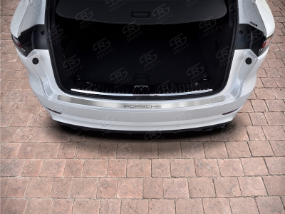 Накладка на задний бампер РусСталь шлифованный лист с надписью для Porsche Cayenne № PRCAYN-003465