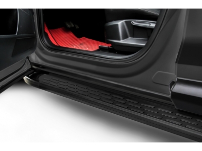 Пороги алюминиевые "Premium Black" 1800 черные Nissan Terrano (2014-2022)