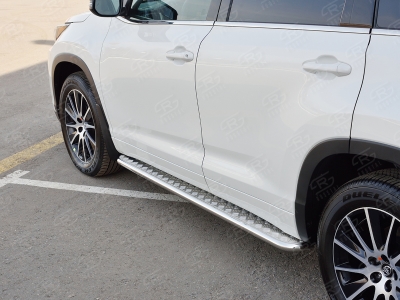 Пороги с площадкой алюминиевый лист 42 мм вариант 1 РусСталь для Toyota Highlander 2017-2020 THRL-0026211
