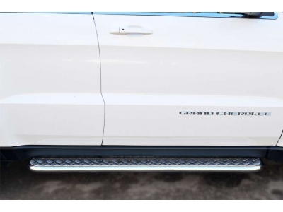 Пороги с площадкой алюминиевый лист 42 мм РусСталь для Jeep Grand Cherokee 2013-2021