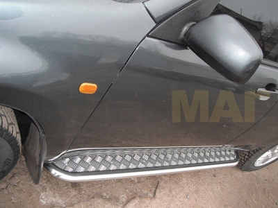 Пороги с площадкой алюминиевый лист 43 мм Технотек для Mitsubishi Outlander 2009-2012