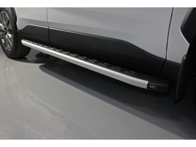 Пороги алюминиевые ТСС с накладкой для Toyota RAV4 № TOYRAV19-23AL