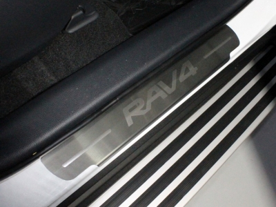 Накладки на пороги лист шлифованный надпись Toyota 4 шт для Toyota RAV4 № TOYRAV19-08