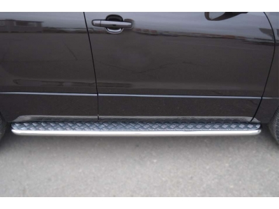 Пороги с площадкой алюминиевый лист 42 ммвариант 2 РусСталь для Suzuki Grand Vitara 2012-2015