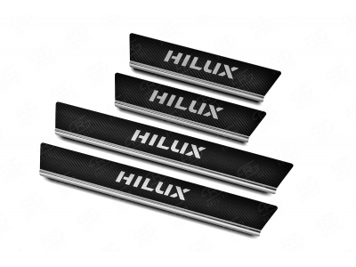 Накладки на пороги, карбон с логотипом для Toyota Hilux № TOHIL15-06