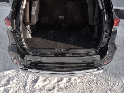 Накладка на задний бампер лист нержавеющий зеркальный РусСталь для Toyota Fortuner 2017-2020