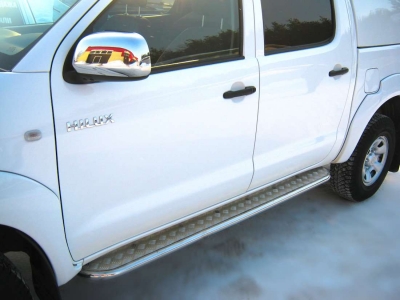 Пороги с площадкой алюминиевый лист 42 мм РусСталь для Toyota Hilux 2008-2015