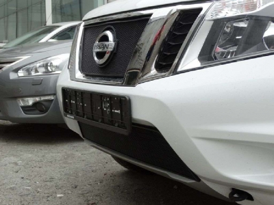 Защита радиатора черная верхняя РусСталь для Nissan Terrano 2014-2021