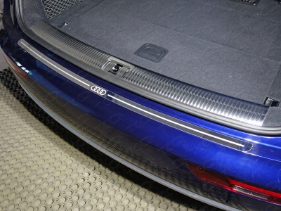 Накладка на задний бампер зеркальный лист лого Audi для Audi Q5 № AUDIQ517-16