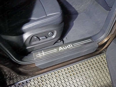 Накладки на пороги на пластик шлифованный лист надпись Audi для Audi Q5 № AUDIQ513-09