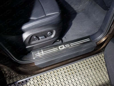 Накладки на пороги на пластик шлифованный лист надпись Q5 ТСС для Audi Q5 2008-2016