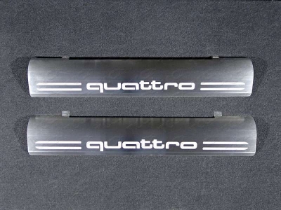 Накладки на пороги на пластик шлифованный лист надпись Quattro для Audi Q5 № AUDIQ513-13