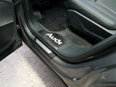 Накладки на пороги шлифованный лист надпись Audi ТСС для Audi Q7 2015-2021