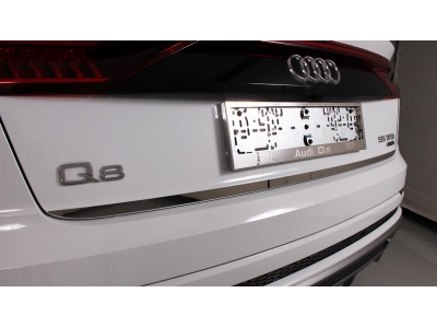 Накладка на заднюю дверь лист зеркальный  для Audi Q8 № AUDIQ819-10