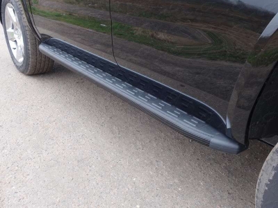 Пороги алюминиевые ТСС с накладкой чёрные для Chevrolet Tahoe № CHEVTAH16-09BL