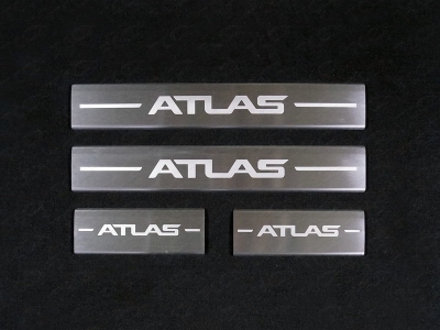 Накладки на пороги на пластик шлифованный лист надпись Atlas 4 штуки для Geely Atlas 2018-2021