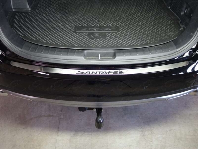 Накладка на задний бампер лист шлифованный надпись Santa Fe ТСС для Hyundai Santa Fe Grand 2016-2021