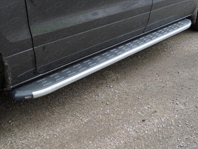 Пороги алюминиевые ТСС с накладкой серебристые для Hyundai H-1 Starex 2019-2021