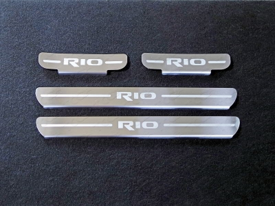 Накладки на пороги шлифованный лист надпись Rio 4 штуки ТСС для Kia Rio 2018-2021