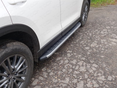 Пороги алюминиевые ТСС с накладкой серебристые для Mazda CX-5 2018-2021