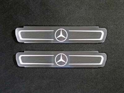 Накладки на пластиковые пороги зеркальный лист лого Mercedes ТСС для Mercedes-Benz GL 350 X166 2012-2016