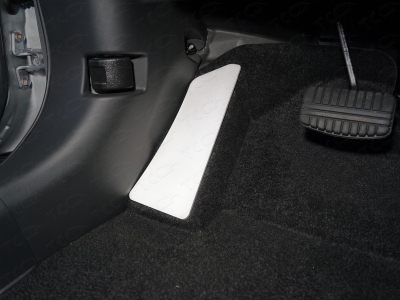Накладка площадки левой ноги лист алюминий 4 мм для Mitsubishi Outlander 2018-2021