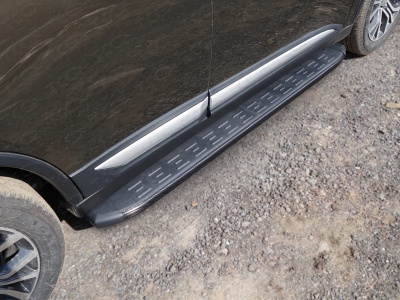Пороги алюминиевые ТСС с накладкой чёрные для Mitsubishi Outlander 2019-2021