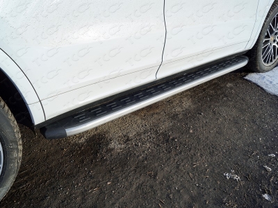 Пороги алюминиевые ТСС с накладкой серебристые для Porsche Cayenne Turbo № PORSCAY18-01SL