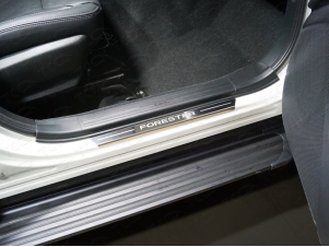 Накладки на пороги зеркальный лист надпись Forester 2 штуки для Subaru Forester SK № SUBFOR18-10