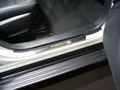 Накладки на пороги зеркальный лист надпись Forester 2 штуки для Subaru Forester SK № SUBFOR18-10