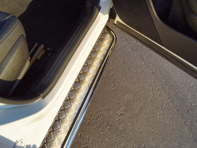 Пороги с площадкой алюминиевый лист 42 мм ТСС для Subaru Forester SK 2018-2021