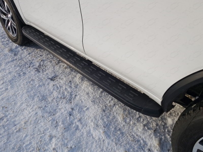 Пороги алюминиевые с накладкой ТСС чёрные для Toyota Fortuner 2017-2021