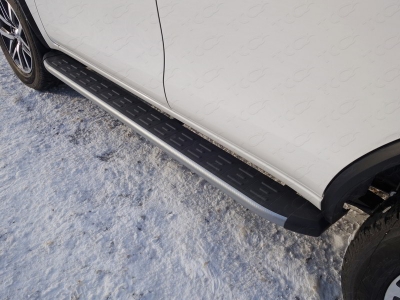 Пороги алюминиевые с накладкой ТСС серебристые для Toyota Fortuner № TOYFORT17-30SL
