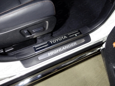 Накладки на пластиковые пороги зеркальный лист надпись Toyota 2 штуки для Toyota Highlander № TOYHIGHL17-13