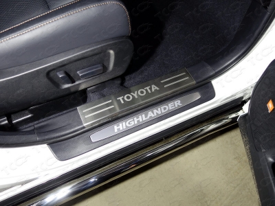 Накладки на пластиковые пороги шлифованный лист надпись Toyota 2 штуки для Toyota Highlander № TOYHIGHL17-14