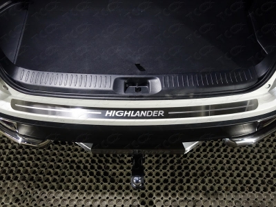 Накладка на задний бампер шлифованный лист надпись Highlander для Toyota Highlander № TOYHIGHL17-20